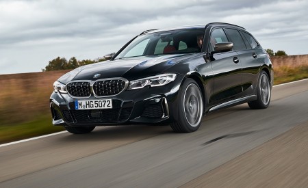 2020 BMW M340i xDrive Touring (Color: Black Sapphire Metallic) Front Three-Quarter Wallpapers 450x275 (20)
