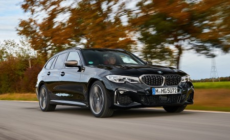 2020 BMW M340i xDrive Touring (Color: Black Sapphire Metallic) Front Three-Quarter Wallpapers 450x275 (2)