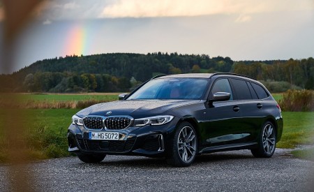2020 BMW M340i xDrive Touring (Color: Black Sapphire Metallic) Front Three-Quarter Wallpapers 450x275 (22)