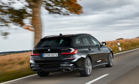 2020 BMW M340i xDrive Touring (Color: Black Sapphire Metallic) Rear Three-Quarter Wallpapers 450x275 (24)