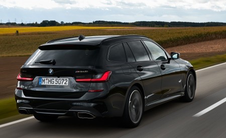 2020 BMW M340i xDrive Touring (Color: Black Sapphire Metallic) Rear Three-Quarter Wallpapers 450x275 (25)