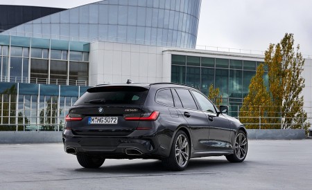 2020 BMW M340i xDrive Touring (Color: Black Sapphire Metallic) Rear Three-Quarter Wallpapers 450x275 (39)