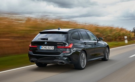 2020 BMW M340i xDrive Touring (Color: Black Sapphire Metallic) Rear Three-Quarter Wallpapers 450x275 (26)