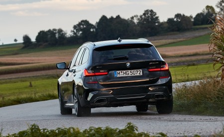 2020 BMW M340i xDrive Touring (Color: Black Sapphire Metallic) Rear Wallpapers 450x275 (16)