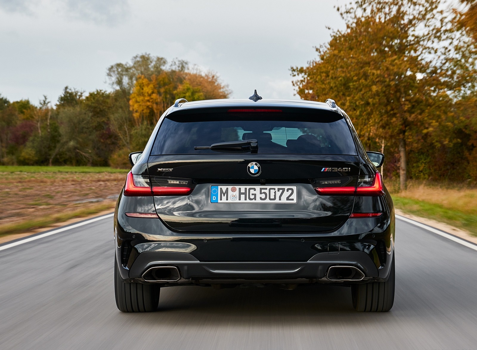 2020 BMW M340i xDrive Touring (Color: Black Sapphire Metallic) Rear Wallpapers #17 of 50