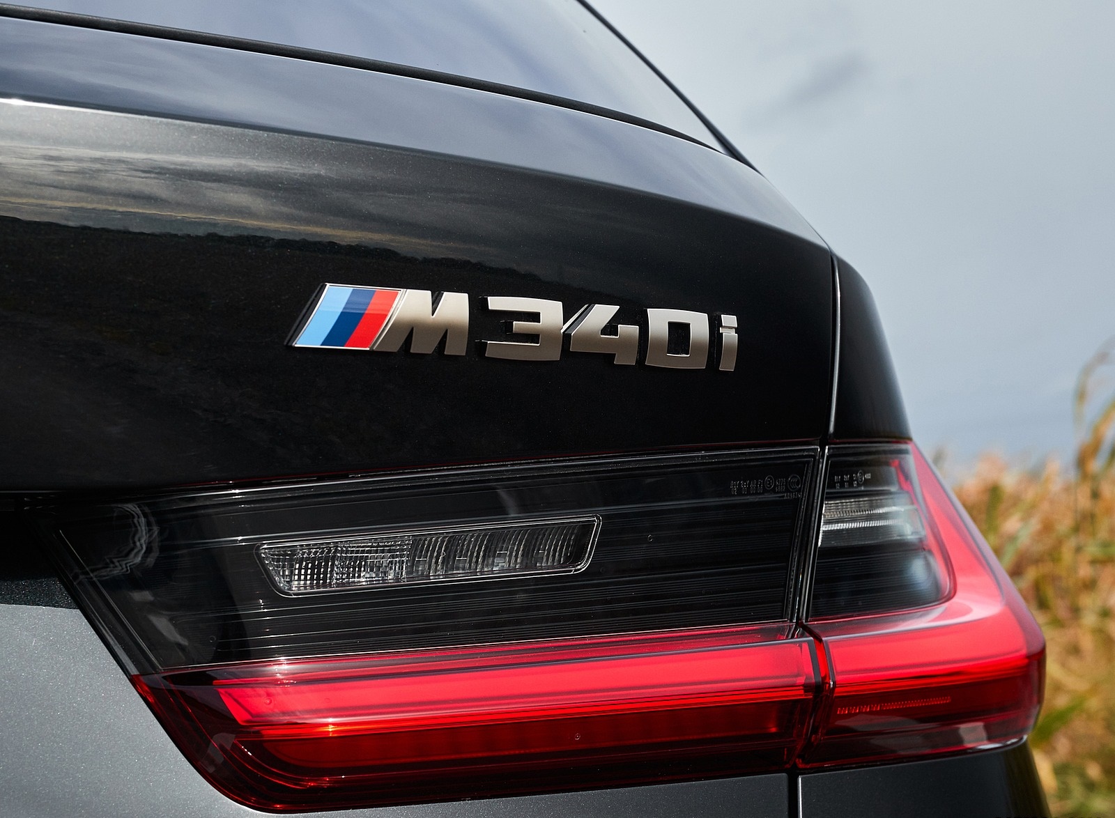 2020 BMW M340i xDrive Touring (Color: Black Sapphire Metallic) Tail Light Wallpapers #45 of 50