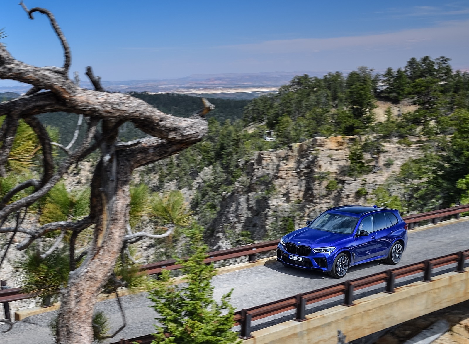 2020 BMW X5 M Competition Front Three-Quarter Wallpapers #21 of 78