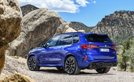 2020 BMW X5 M Competition Rear Three-Quarter Wallpapers 450x275 (39)