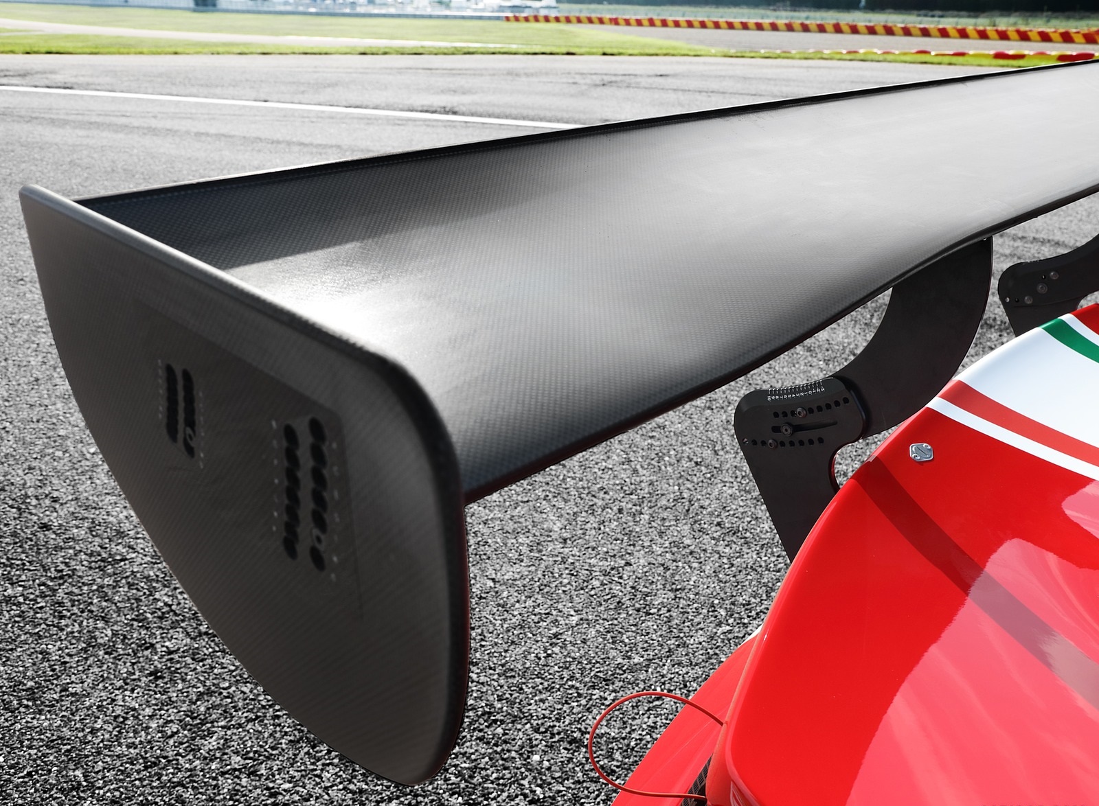 2020 Ferrari 488 GT3 EVO Spoiler Wallpapers #8 of 10