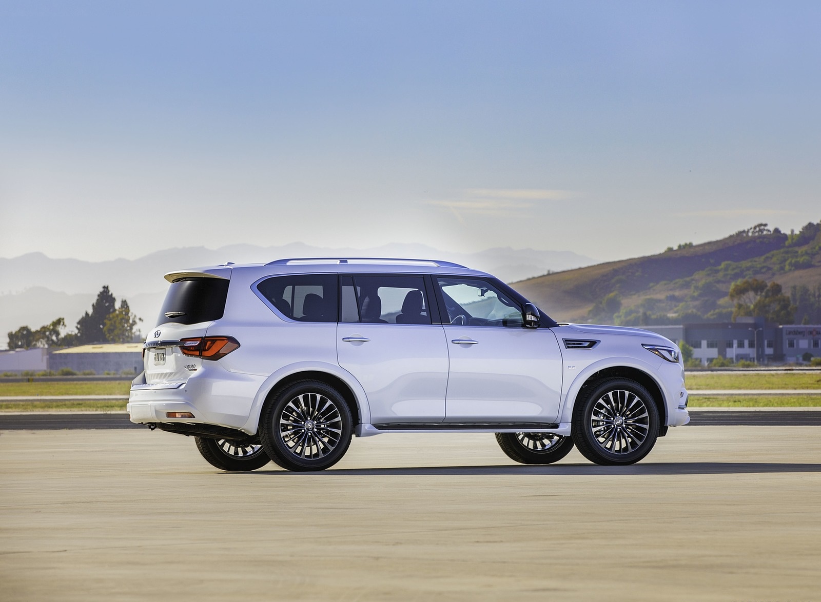 2020 Infiniti QX80 Edition 30 Rear Three-Quarter Wallpapers (2)