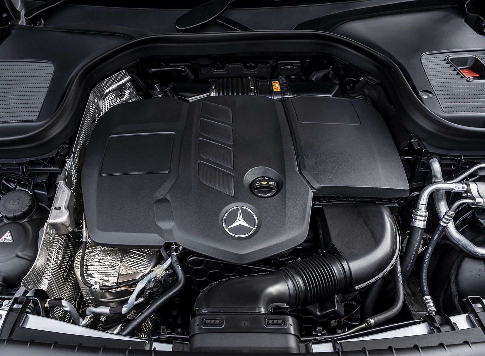 2020 Mercedes-Benz GLC 220d (UK-Spec) Engine Wallpapers #70 of 88