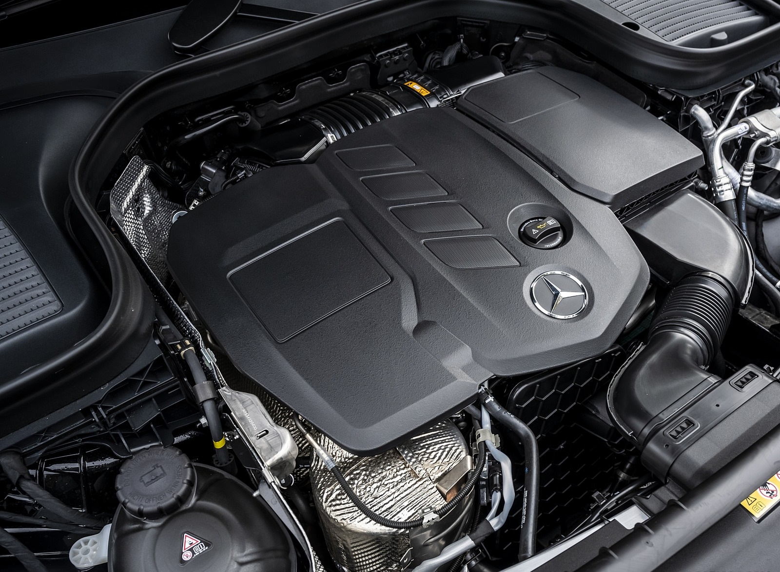 2020 Mercedes-Benz GLC 220d (UK-Spec) Engine Wallpapers #69 of 88