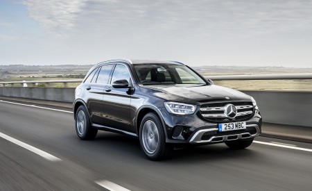 2020 Mercedes-Benz GLC 220d (UK-Spec) Front Three-Quarter Wallpapers 450x275 (1)