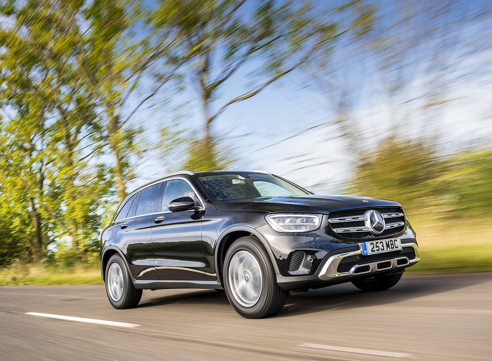 2020 Mercedes-Benz GLC 220d (UK-Spec) Front Three-Quarter Wallpapers (6)