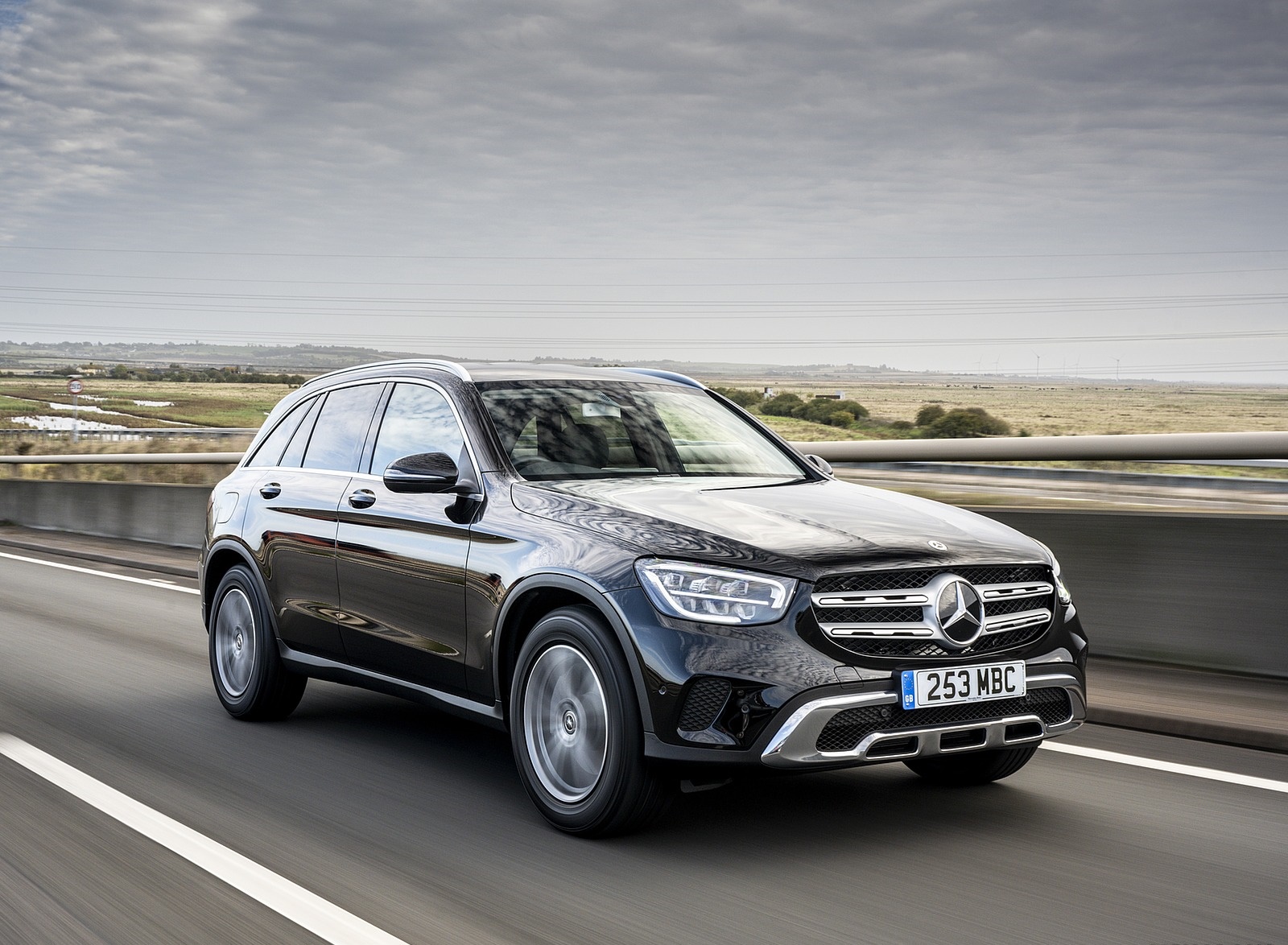 2020 Mercedes-Benz GLC 220d (UK-Spec) Front Three-Quarter Wallpapers (7)