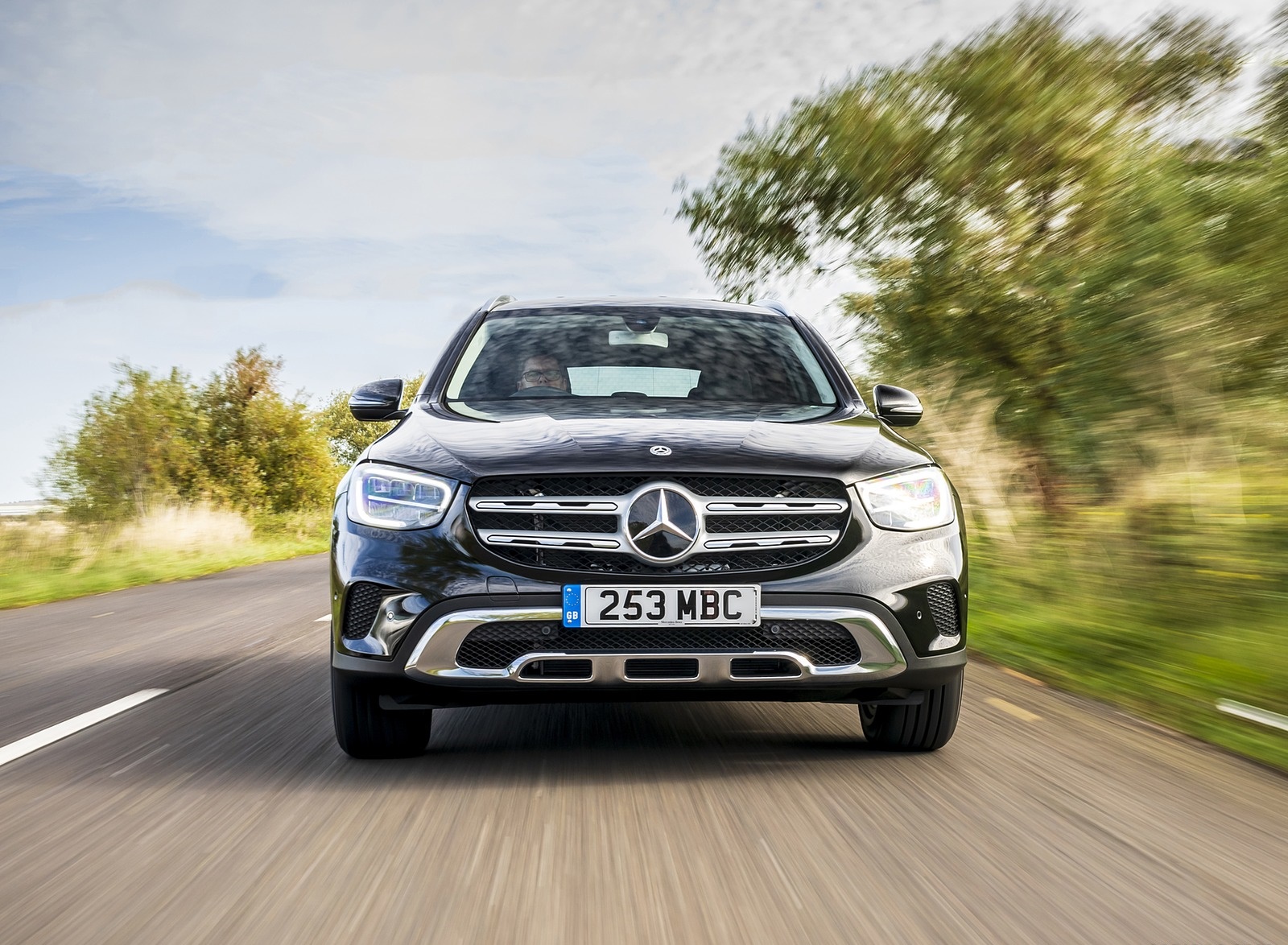 2020 Mercedes-Benz GLC 220d (UK-Spec) Front Wallpapers #8 of 88