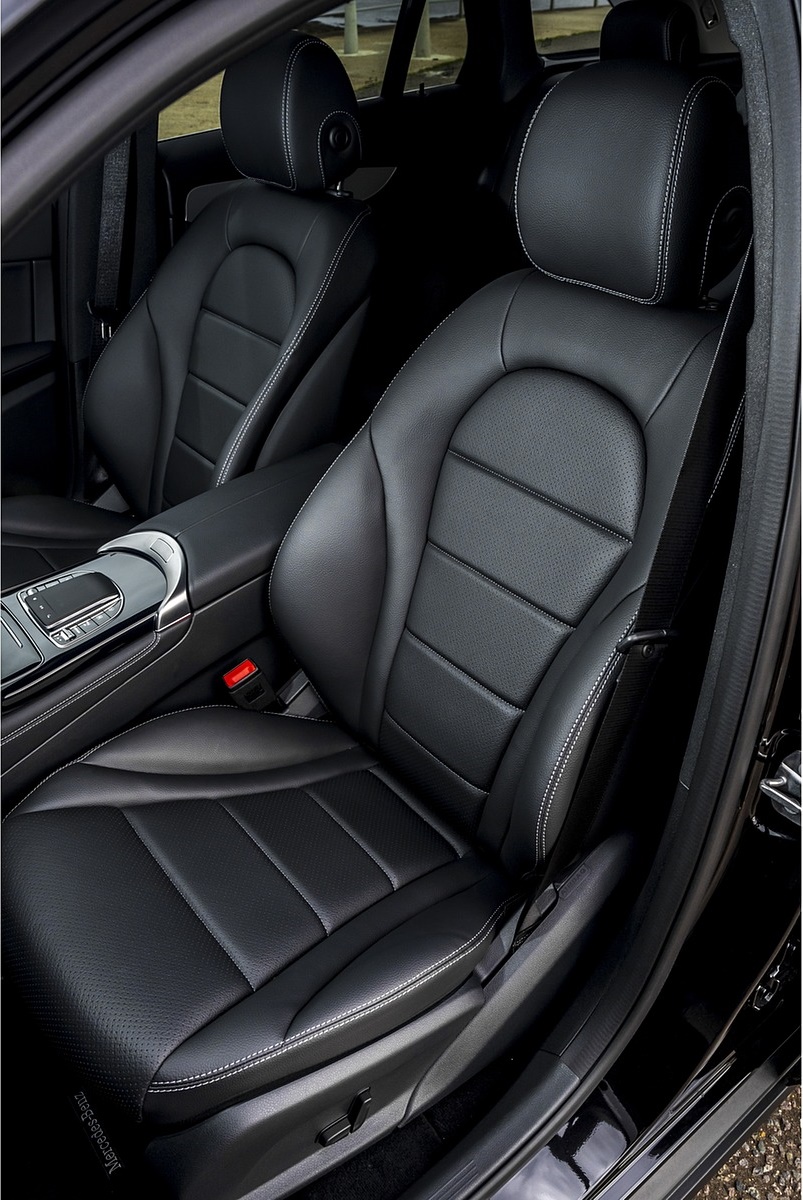 2020 Mercedes-Benz GLC 220d (UK-Spec) Interior Front Seats Wallpapers #74 of 88