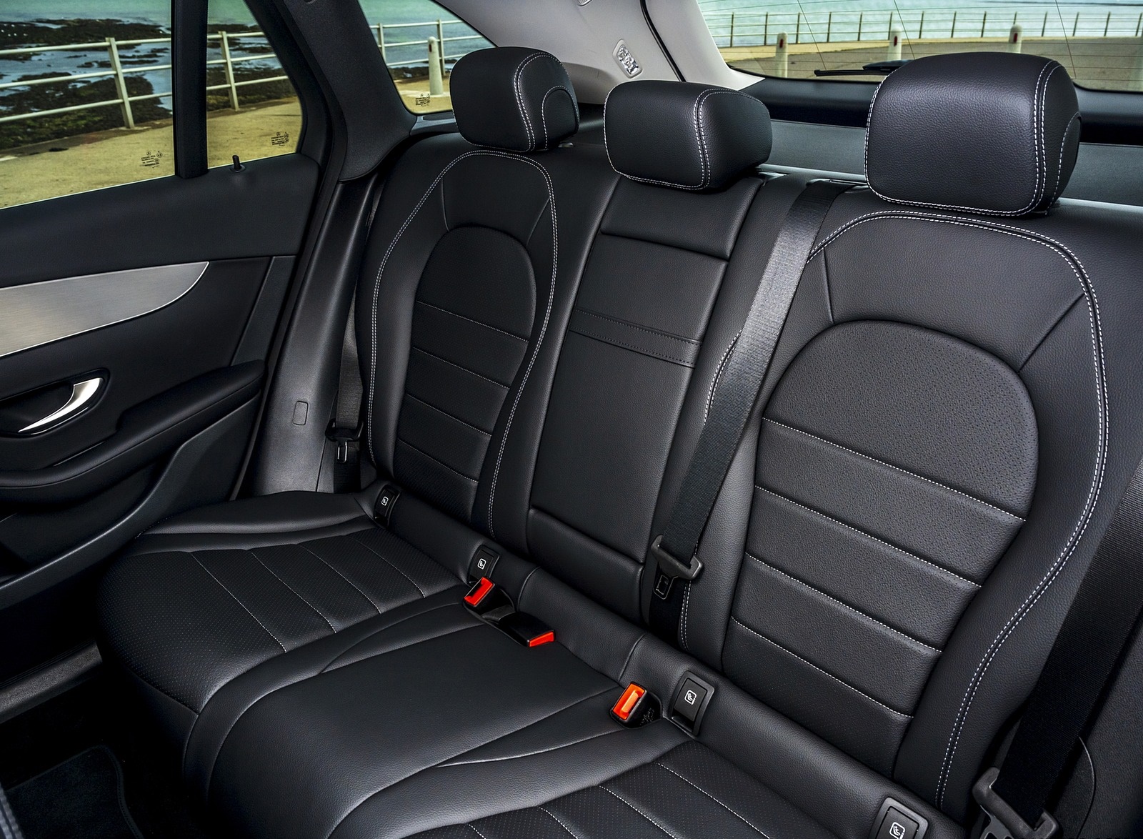 2020 Mercedes-Benz GLC 220d (UK-Spec) Interior Rear Seats Wallpapers #73 of 88