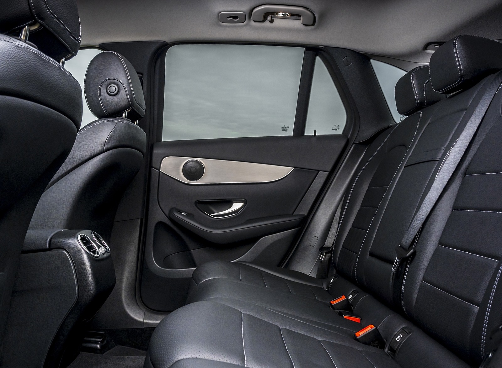2020 Mercedes-Benz GLC 220d (UK-Spec) Interior Rear Seats Wallpapers #72 of 88