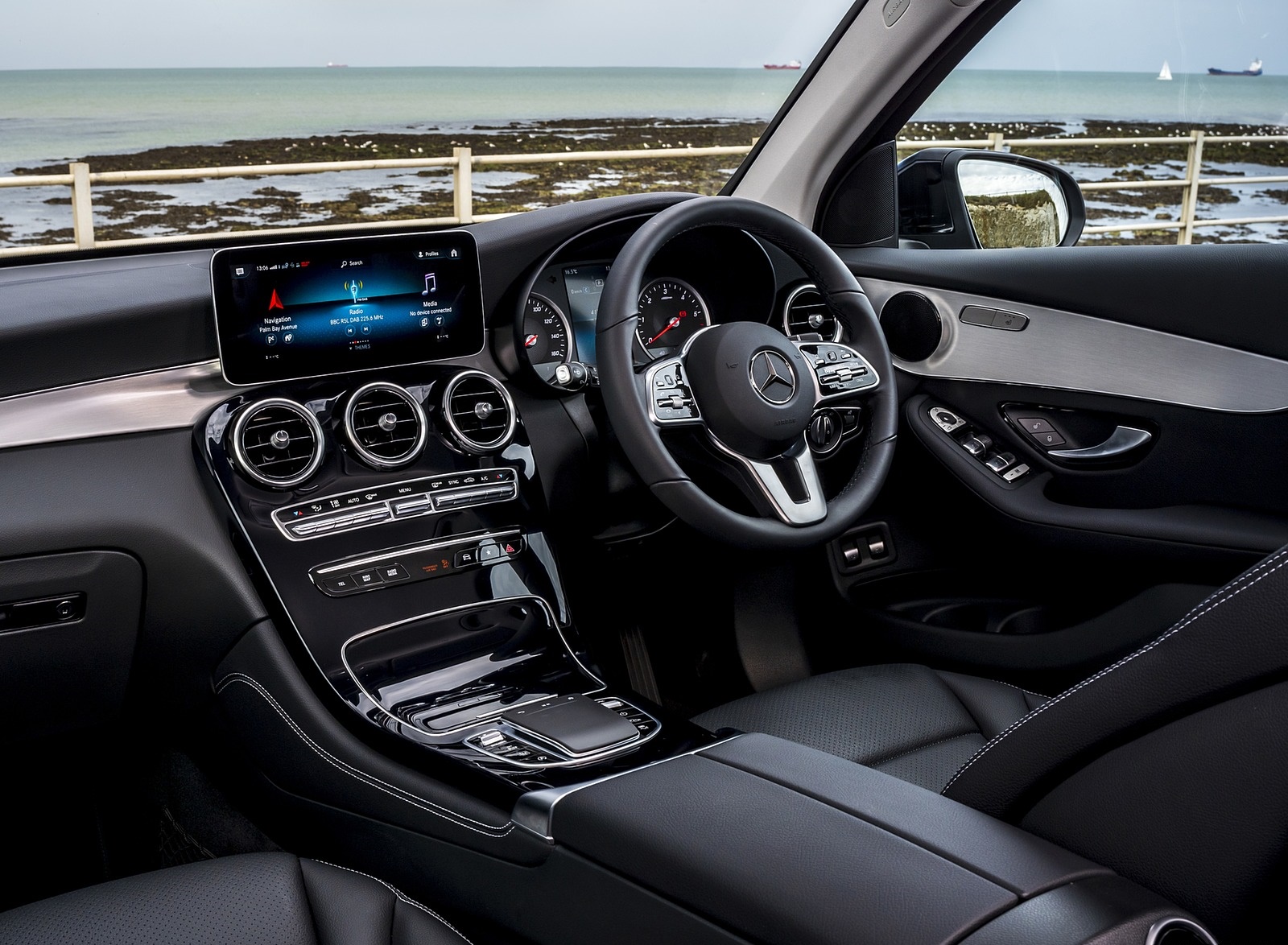 2020 Mercedes-Benz GLC 220d (UK-Spec) Interior Wallpapers #82 of 88