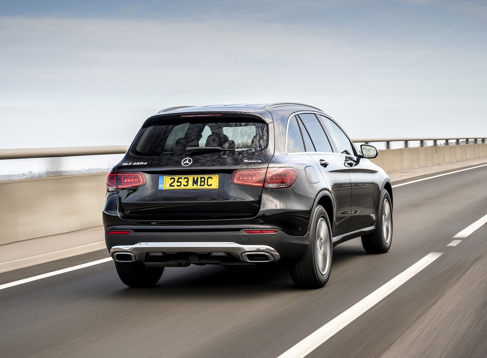 2020 Mercedes-Benz GLC 220d (UK-Spec) Rear Three-Quarter Wallpapers #10 of 88