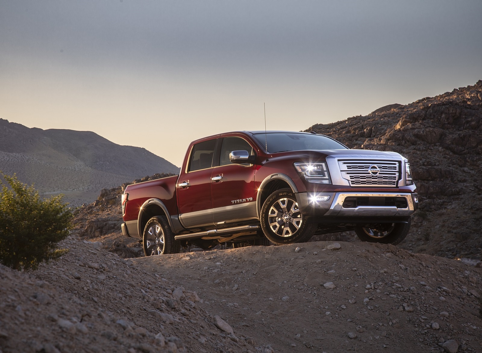 2020 Nissan TITAN SL Front Three-Quarter Wallpapers #26 of 30