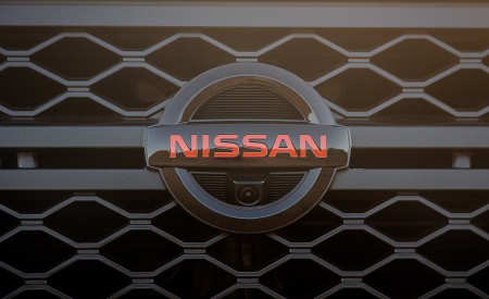 2020 Nissan TITAN PRO 4X Grill Wallpapers 450x275 (19)