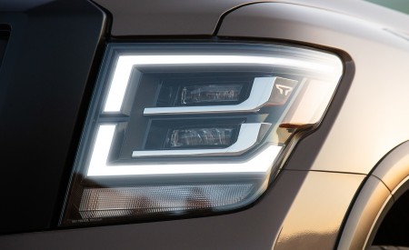 2020 Nissan TITAN PRO 4X Headlight Wallpapers 450x275 (18)