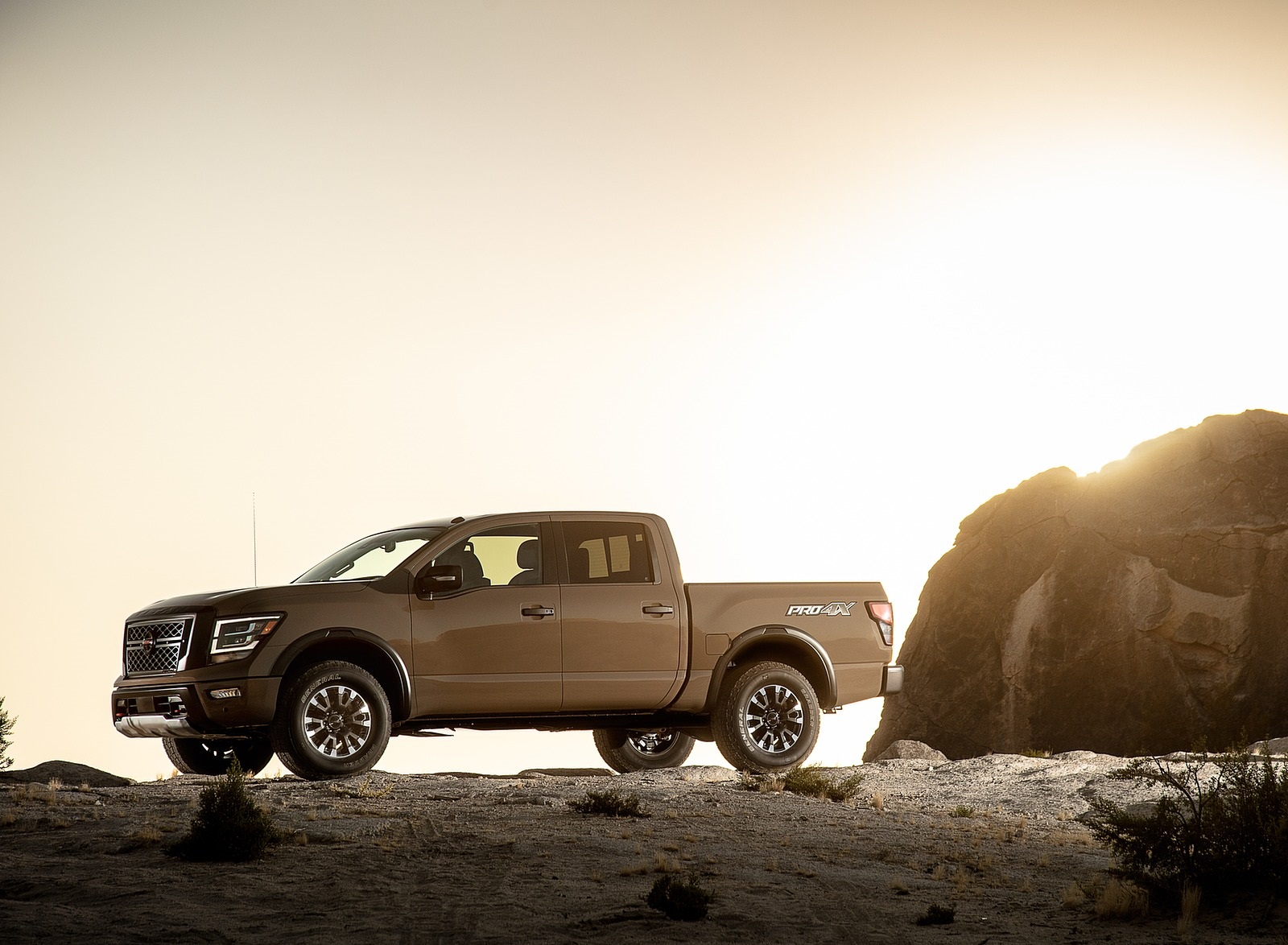 2020 Nissan TITAN PRO 4X Side Wallpapers #12 of 34