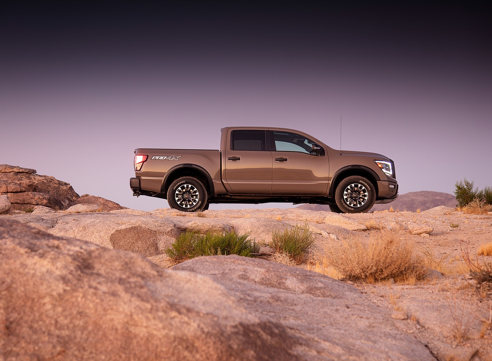 2020 Nissan TITAN PRO 4X Side Wallpapers #13 of 34