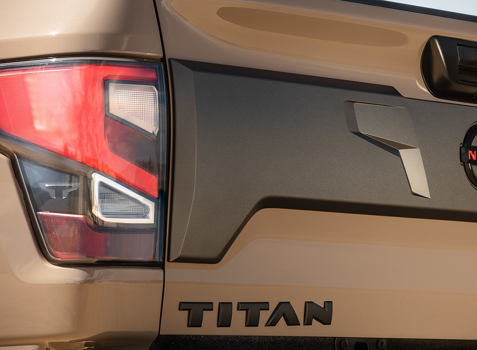 2020 Nissan TITAN PRO 4X Tail Light Wallpapers #16 of 34