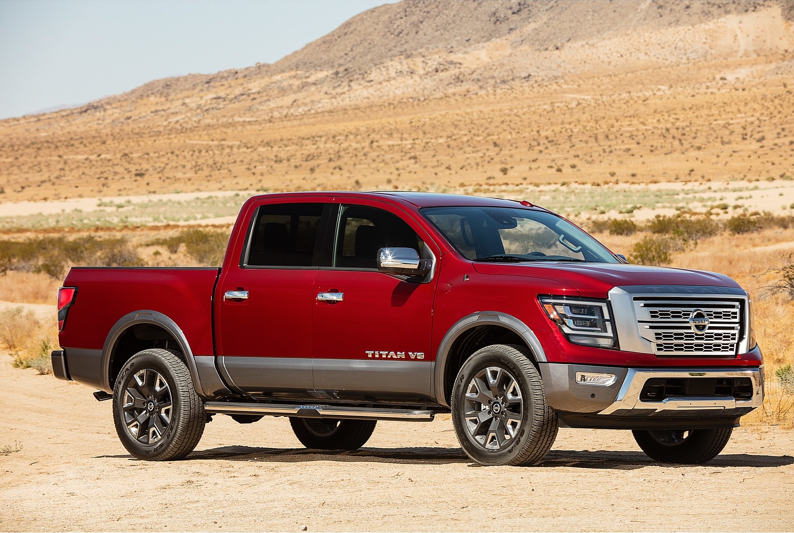 2020 Nissan TITAN Platinum Reserve Front Three-Quarter Wallpapers #2 of 34