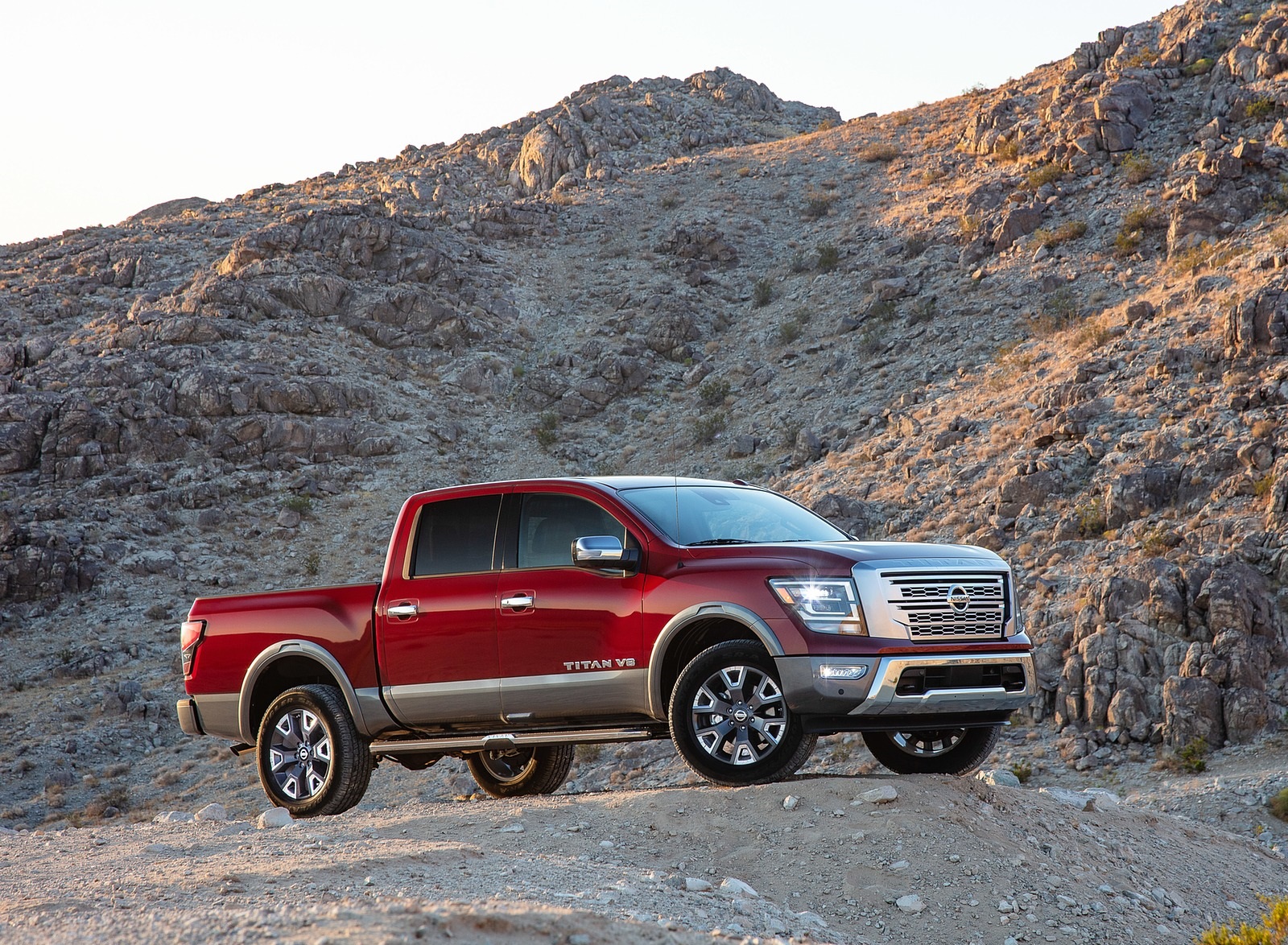 2020 Nissan TITAN Platinum Reserve Front Three-Quarter Wallpapers (8)