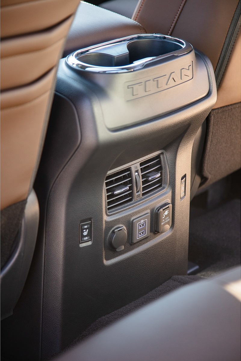 2020 Nissan TITAN Platinum Reserve Interior Detail Wallpapers #27 of 34