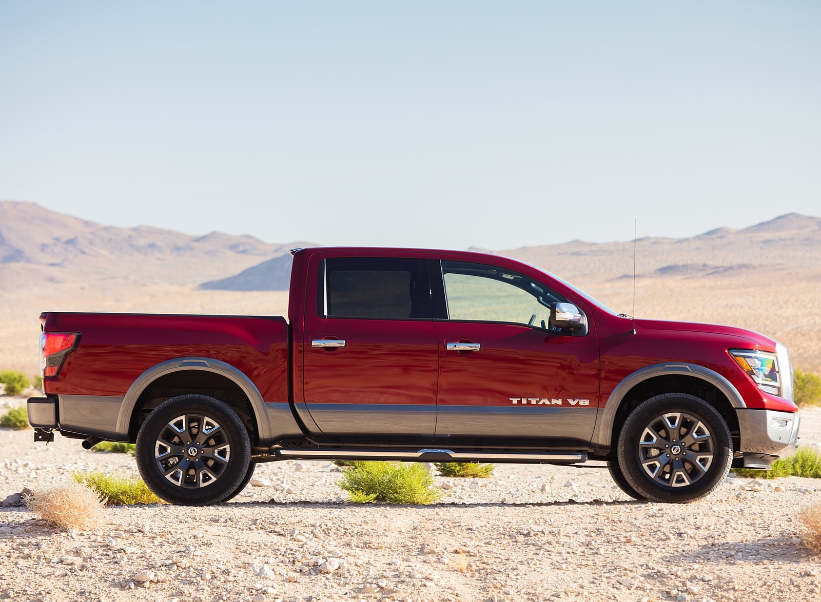 2020 Nissan TITAN Platinum Reserve Side Wallpapers #7 of 34