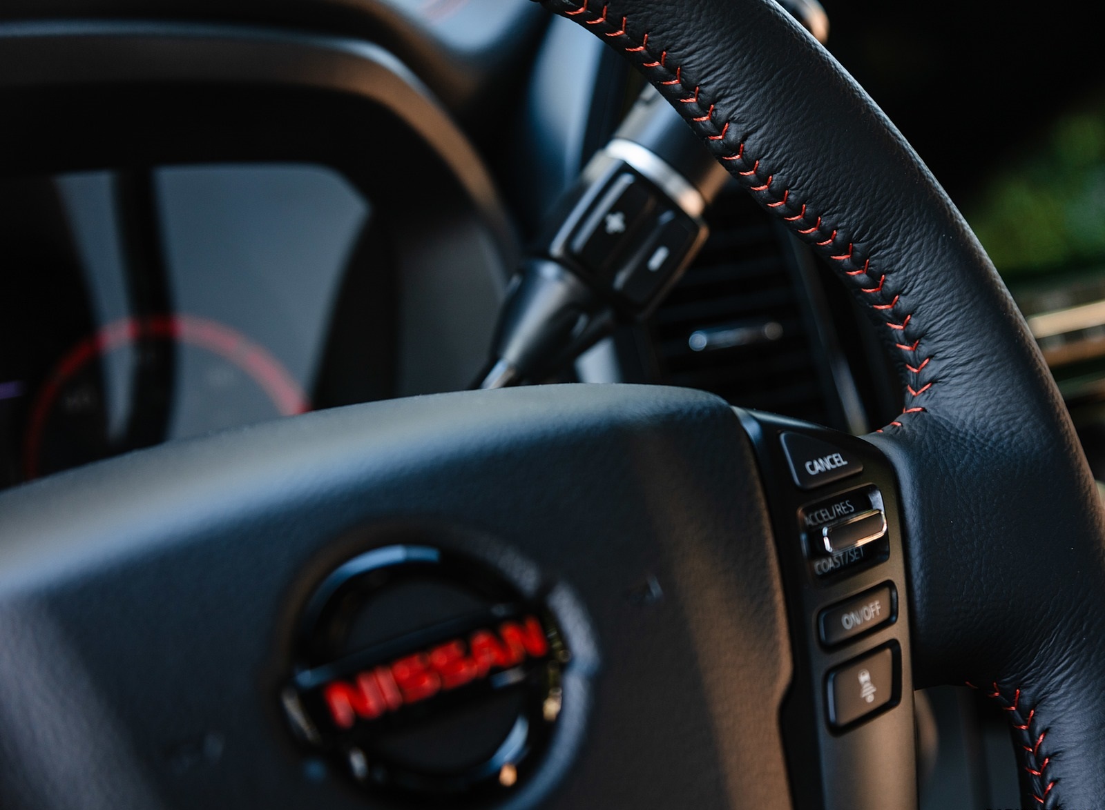 2020 Nissan TITAN XD PRO 4X Interior Detail Wallpapers #25 of 31