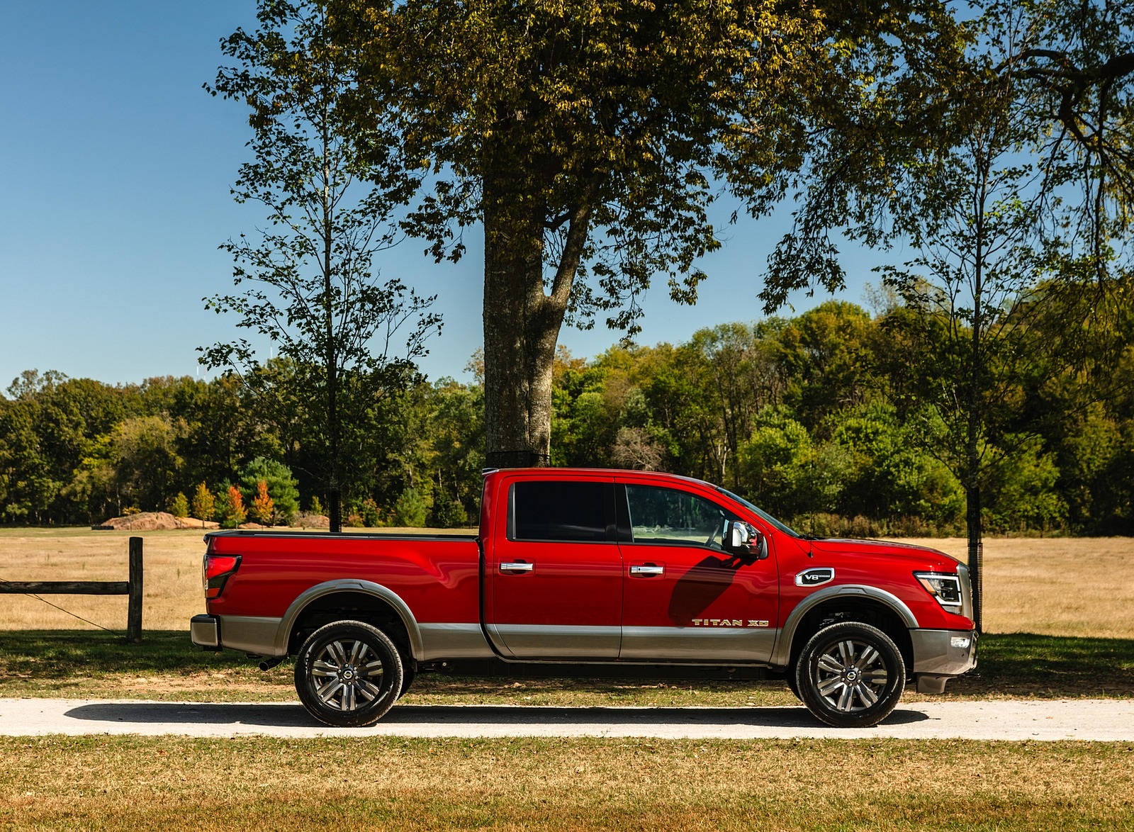 2020 Nissan TITAN XD Platinum Reserve Side Wallpapers (4)