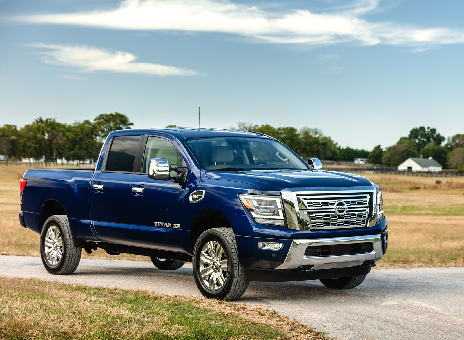 2020 Nissan TITAN XD SL Front Three-Quarter Wallpapers #5 of 25