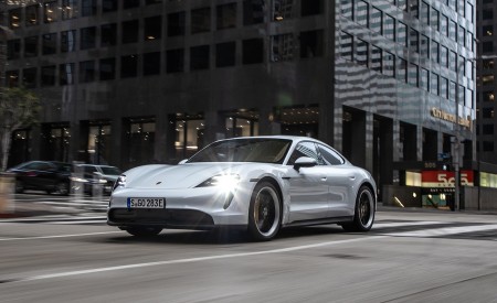 2020 Porsche Taycan 4S (Color: Carrara White Metallic) Front Three-Quarter Wallpapers 450x275 (145)
