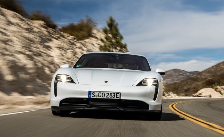 2020 Porsche Taycan 4S (Color: Carrara White Metallic) Front Wallpapers 450x275 (133)