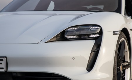 2020 Porsche Taycan 4S (Color: Carrara White Metallic) Headlight Wallpapers 450x275 (159)