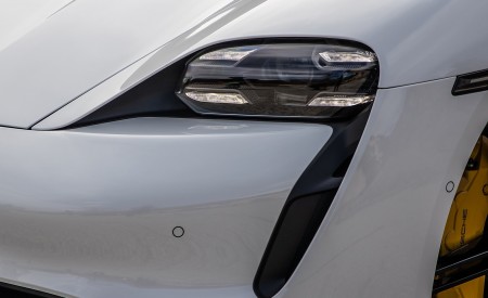 2020 Porsche Taycan 4S (Color: Carrara White Metallic) Headlight Wallpapers 450x275 (158)