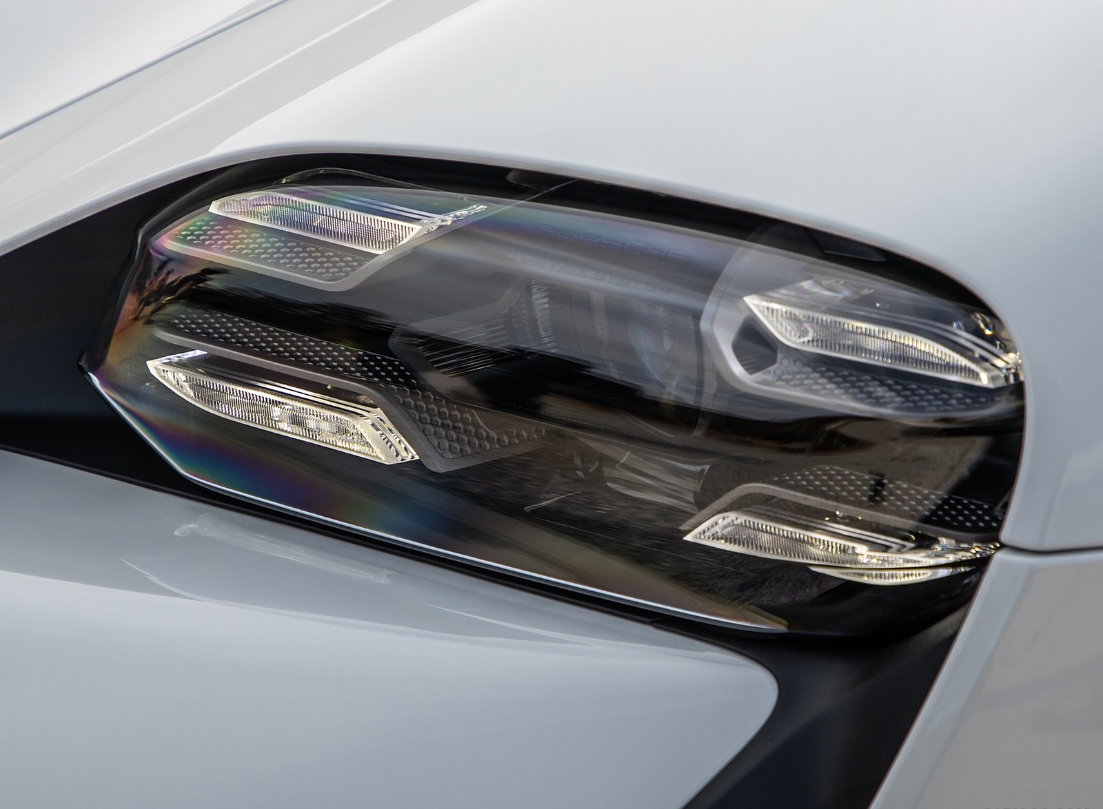 2020 Porsche Taycan 4S (Color: Carrara White Metallic) Headlight Wallpapers #157 of 194