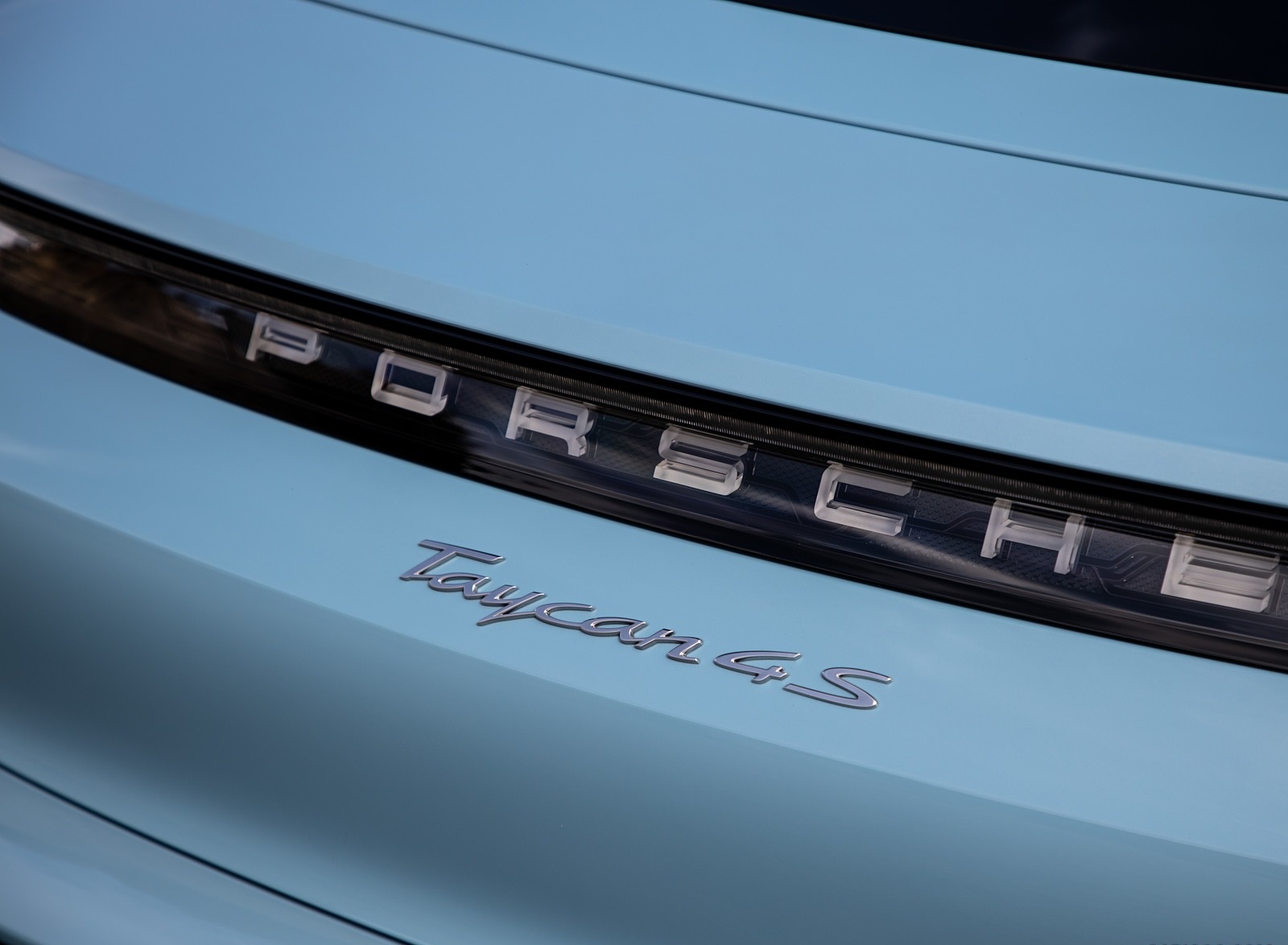 2020 Porsche Taycan 4S (Color: Frozen Blue Metallic) Badge Wallpapers #108 of 194