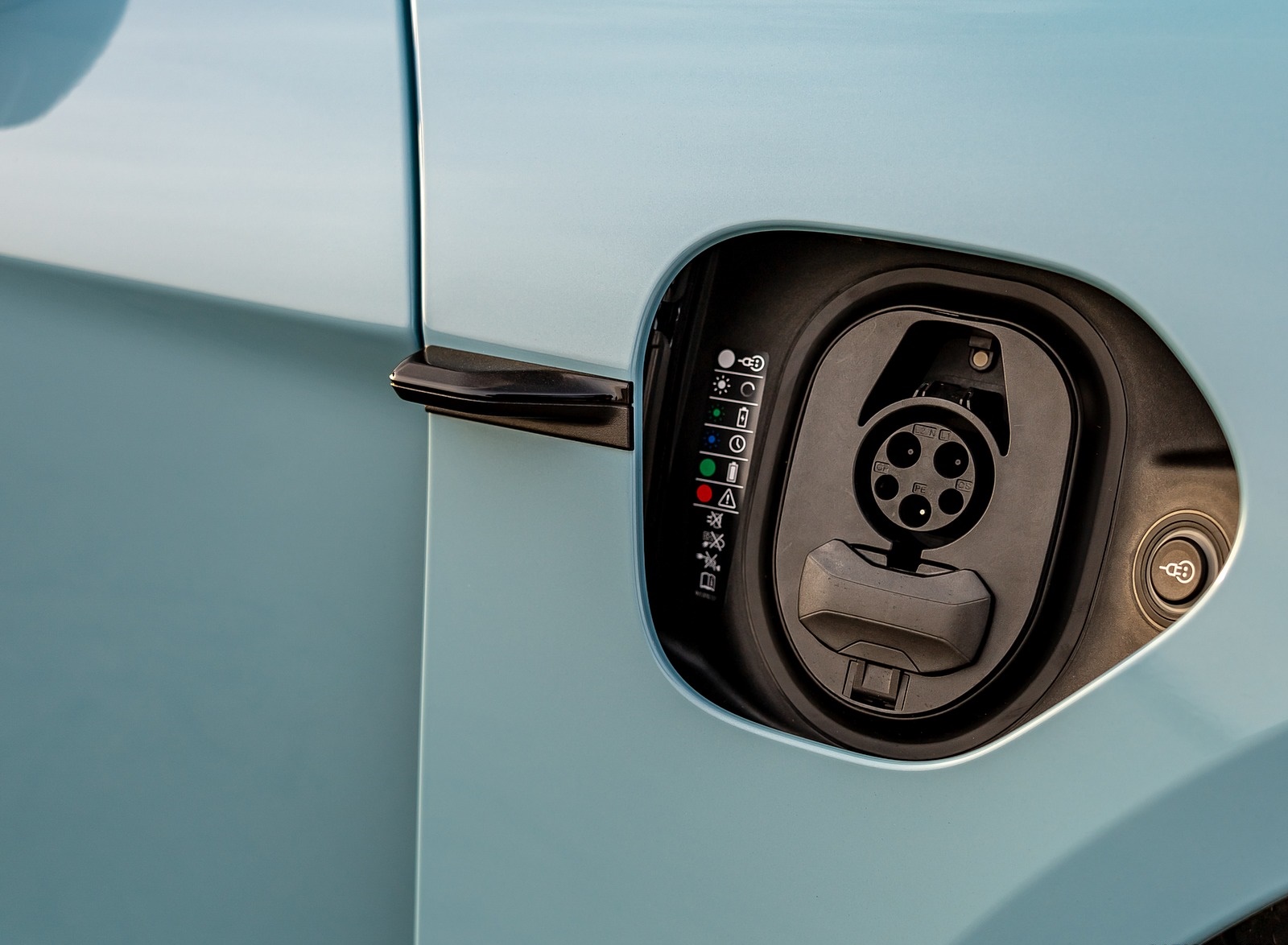 2020 Porsche Taycan 4S (Color: Frozen Blue Metallic) Charging Port Wallpapers #107 of 194