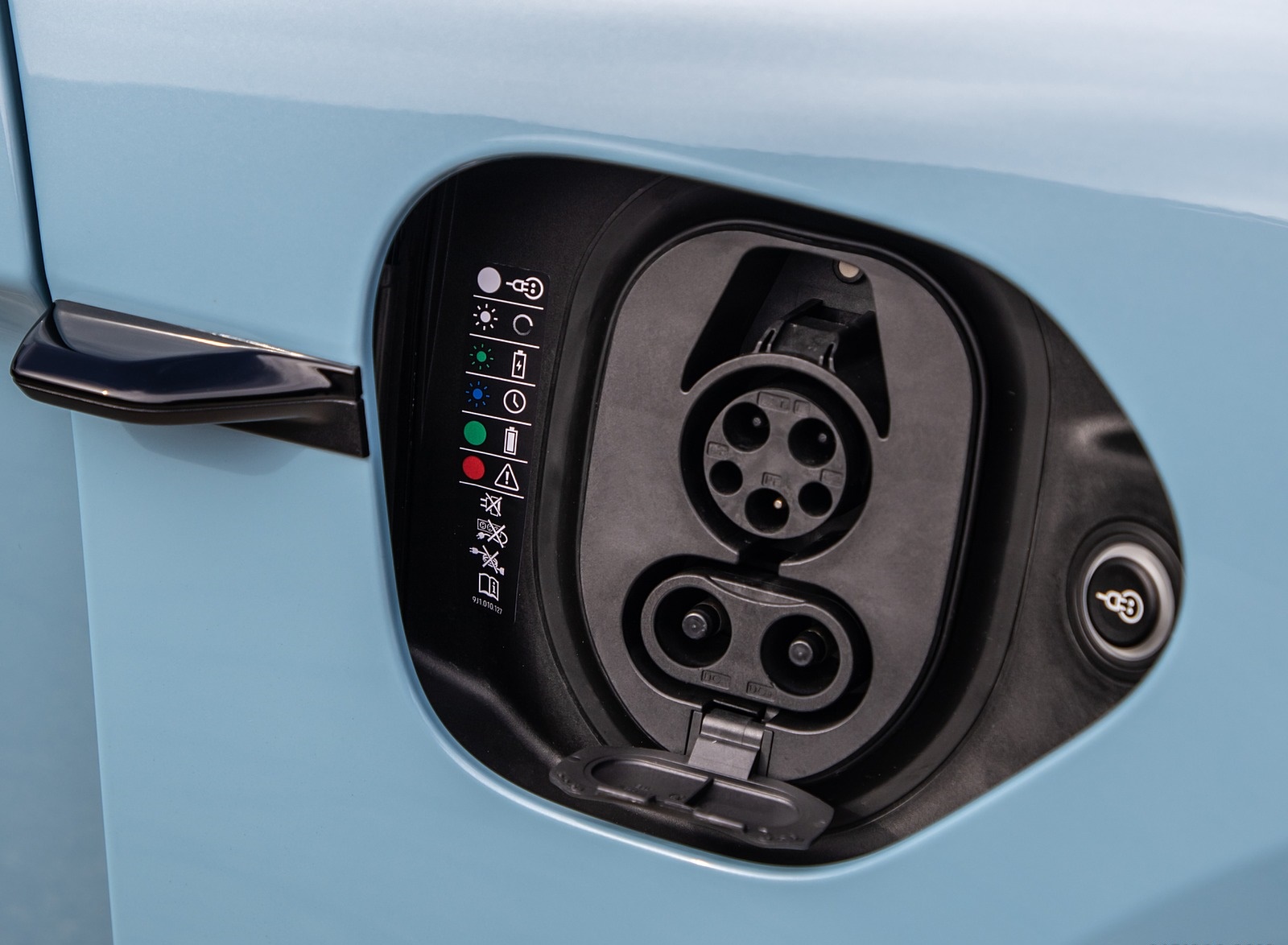 2020 Porsche Taycan 4S (Color: Frozen Blue Metallic) Charging Port Wallpapers #105 of 194