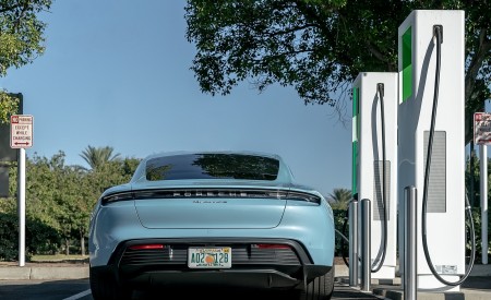 2020 Porsche Taycan 4S (Color: Frozen Blue Metallic) Charging Wallpapers 450x275 (90)