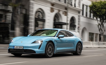 2020 Porsche Taycan 4S (Color: Frozen Blue Metallic) Front Three-Quarter Wallpapers 450x275 (62)
