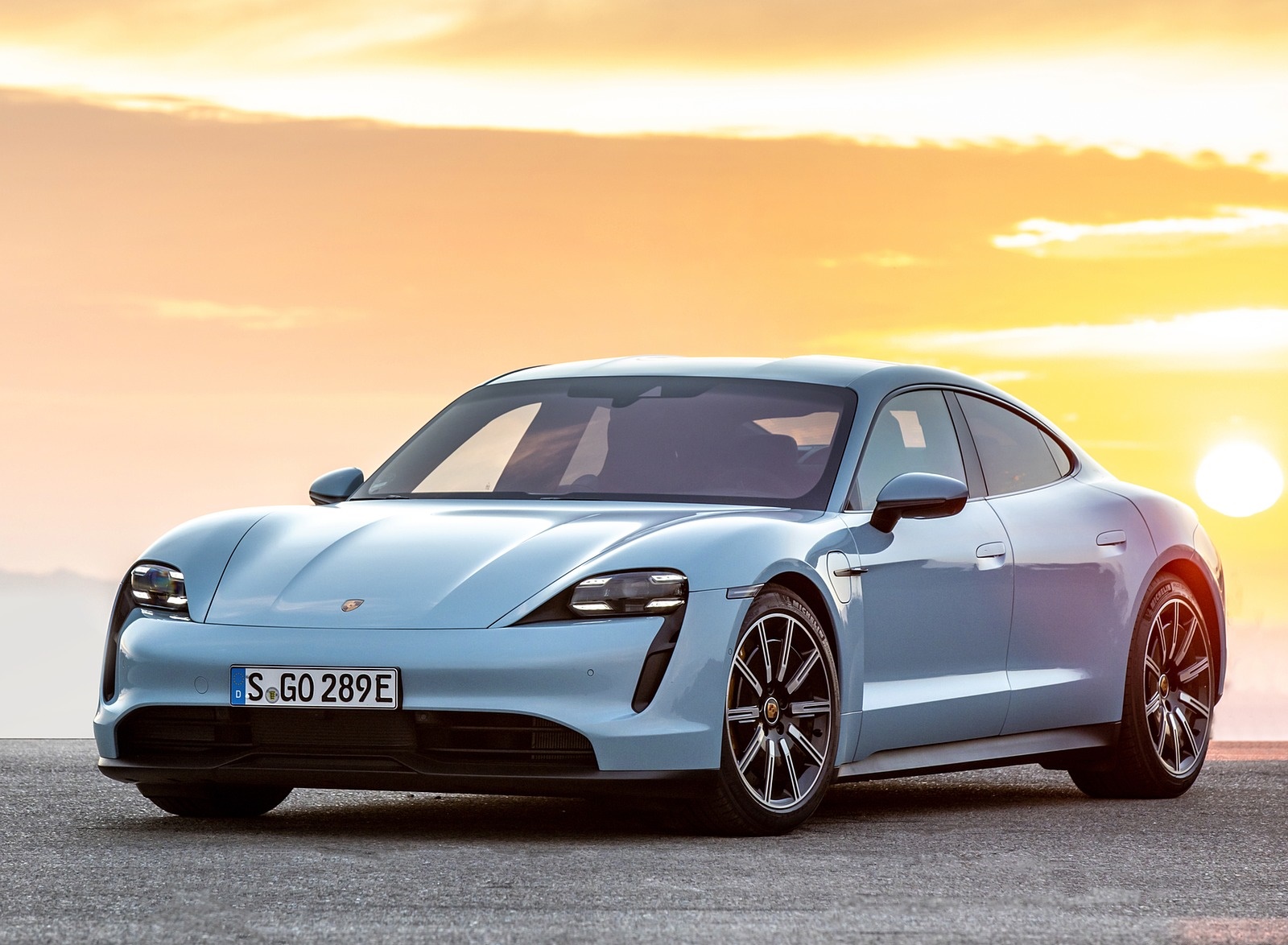 2020 Porsche Taycan 4S (Color: Frozen Blue Metallic) Front Three-Quarter Wallpapers #81 of 194