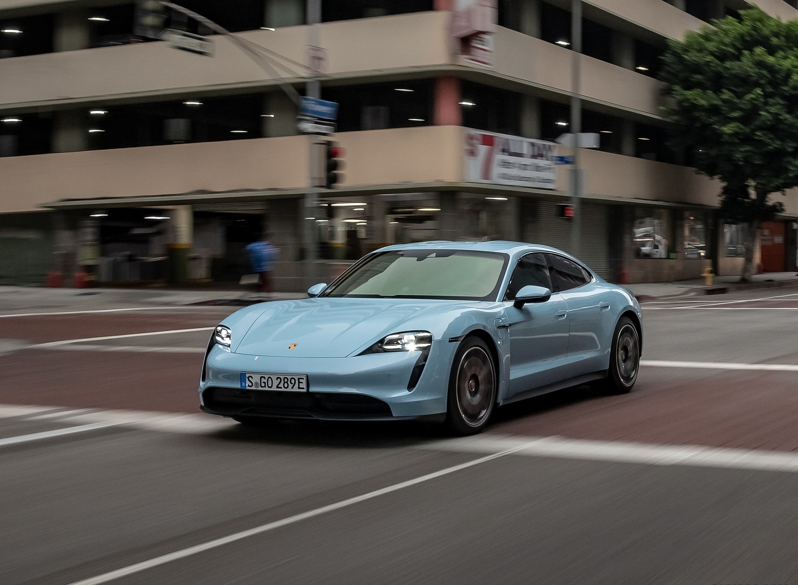 2020 Porsche Taycan 4S (Color: Frozen Blue Metallic) Front Three-Quarter Wallpapers #64 of 194